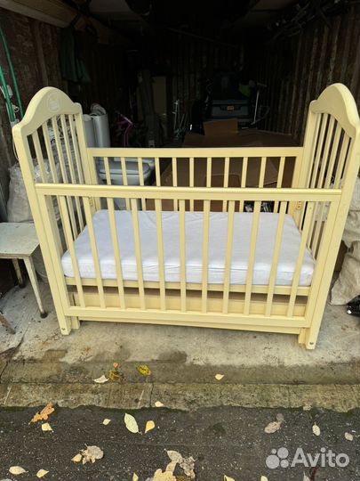 Детская кроватка
