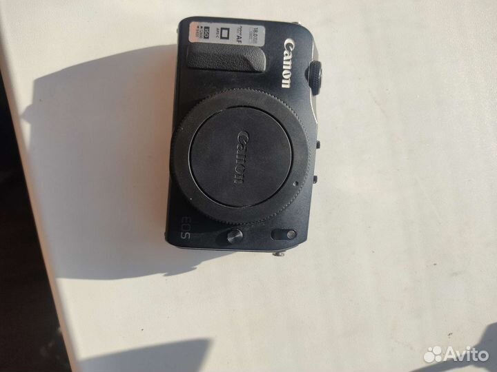 Canon eos m