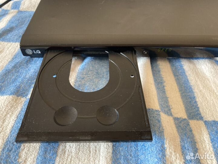 DVD плейер LG DV840