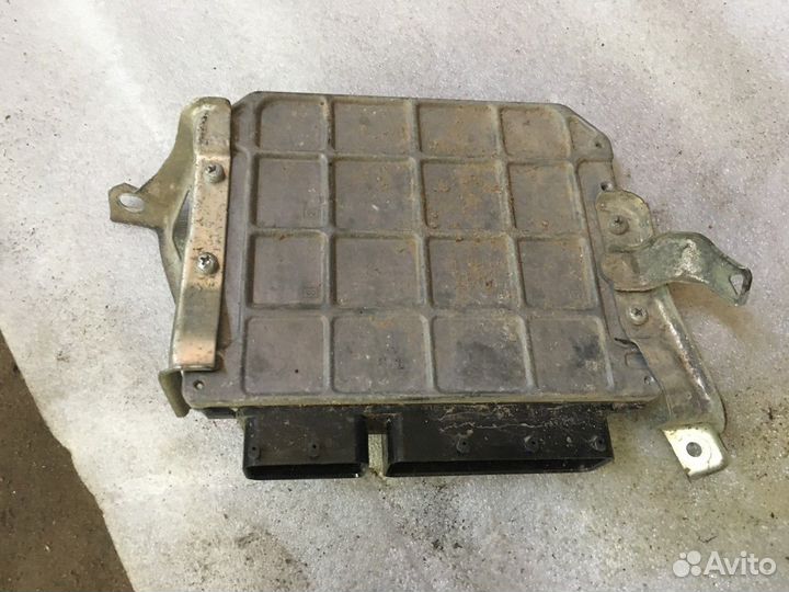 Блок управления двигателем (Toyota Corolla)