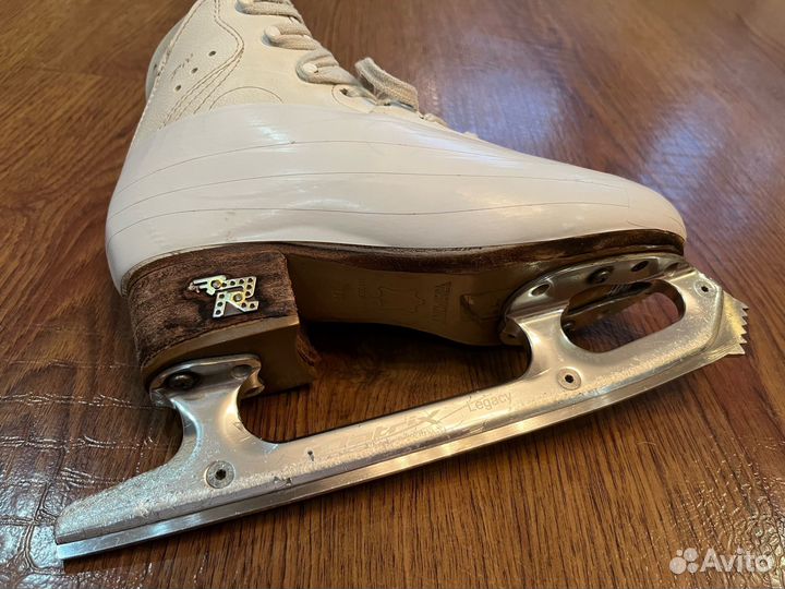 Продам профессиональные фигурные коньки
