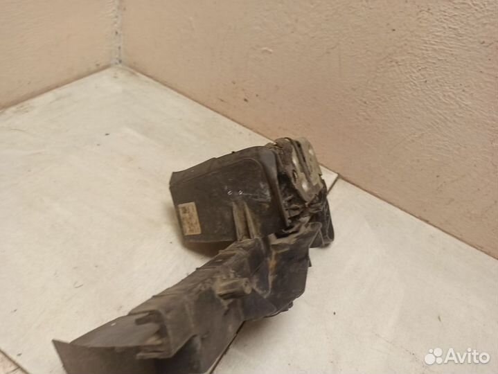 Замок двери передней левой