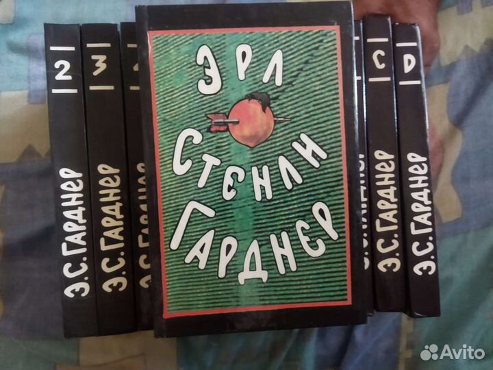 Дик Фрэнсис, Э.С.Гарднер-12т, Ян Флеминг-4т