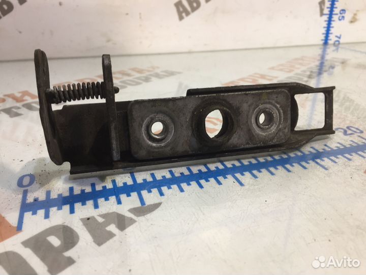 Мерседес Спринтер Замок капота Средний/Центр