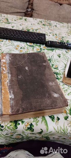 Старинная медицинская книга