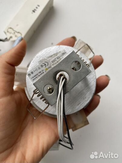 Светильник потолочный встраиваемый на три лампочки