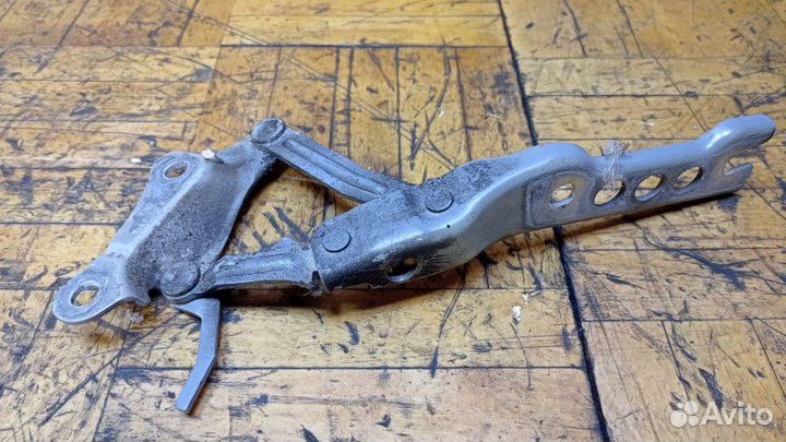 Петля капота левая Skoda Superb 2.2 2008-2015