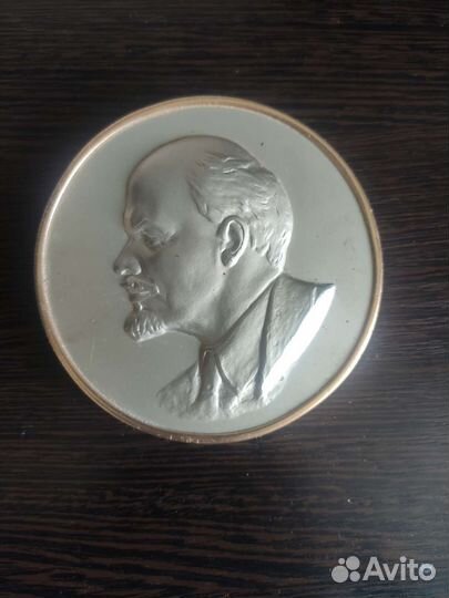 Барельеф Ленина