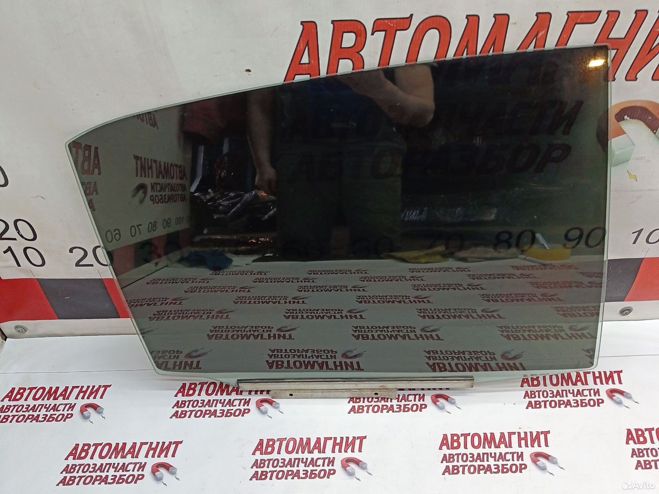 Стекло заднее правое Toyota Camry 70