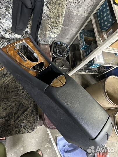 Подлокотник Mersedes E class W211