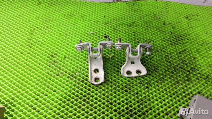 Петли двери задней правый Mitsubishi Lancer 9