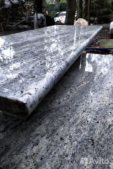 Барная стойка из натурального гранита (1330х730мм)