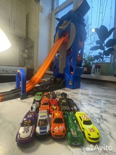 Гараж для машинок hot wheels