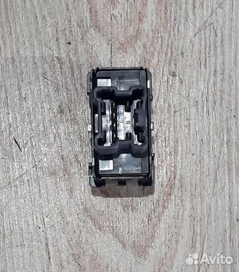 Кнопка подогрева сиденья Nissan X-trail T31 Лев