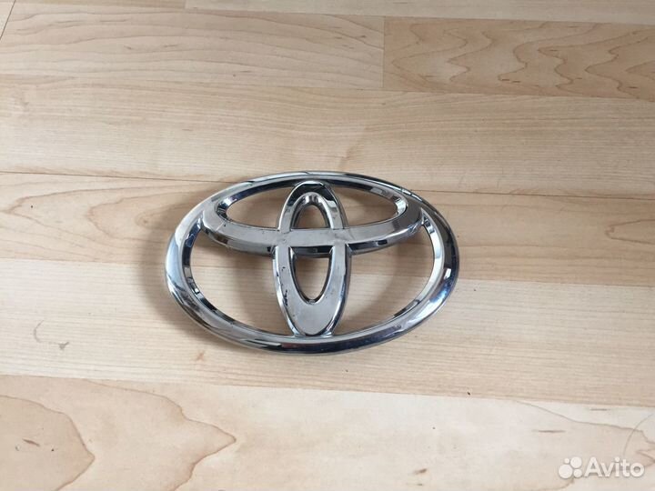 Эмблема Toyota Camry V50 с 2011 V70