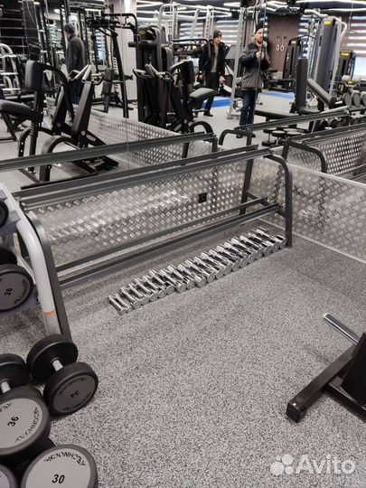 Стойки для гантелей technogym и блины олимпийские