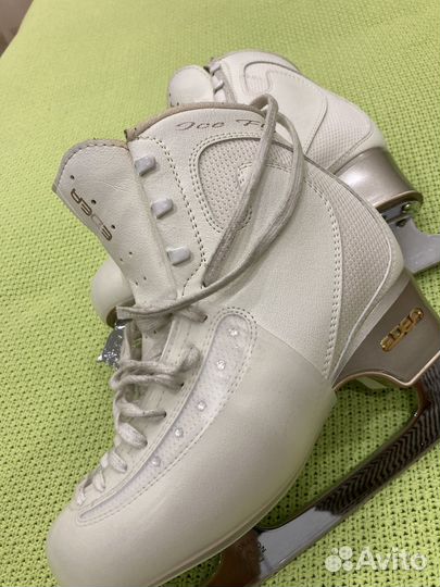 Фигурные коньки edea ice fly 235