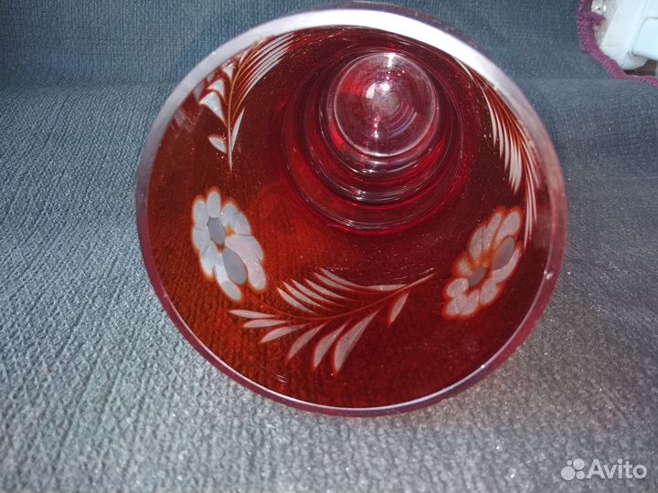 Ваза красное стекло, рубин, двухслойное резное