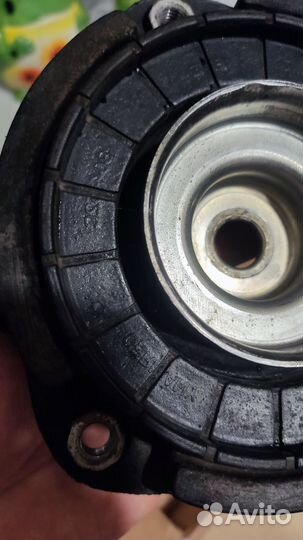 Опора с подшипником, пыльник пер. стойки Tiguan 1