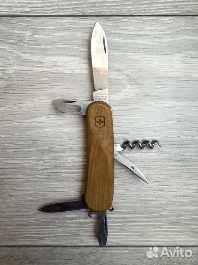 Нож Victorinox Wood