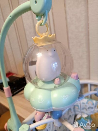 Музыкальный мобиль на кроватку