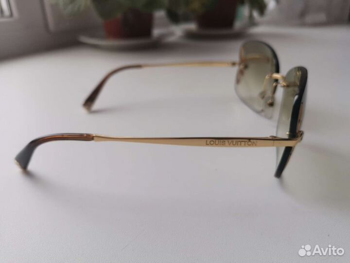 Солнцезащитные очки женские брендовые