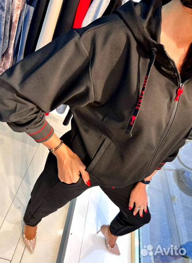 Спортивный костюм новый люксовый