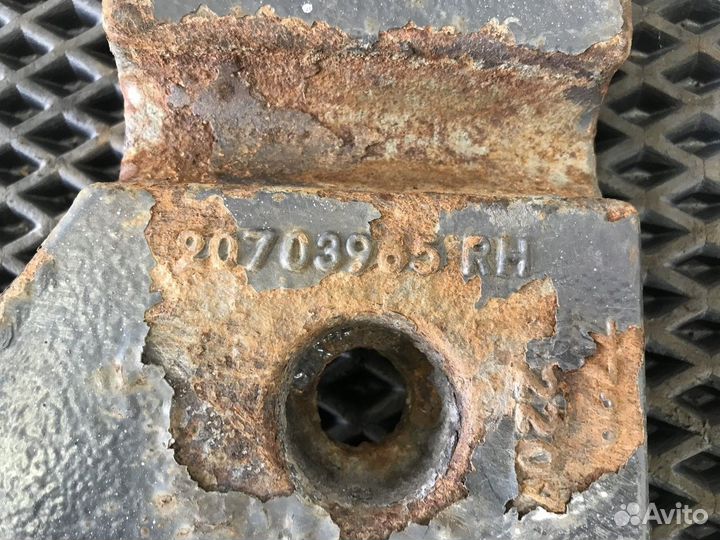 Кронштейн амортизатора правый Volvo FH, Volvo FM