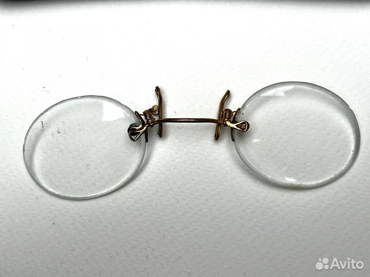 Пенсне с футляром