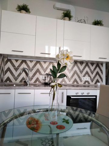 2-к. квартира, 40 м², 1/4 эт.