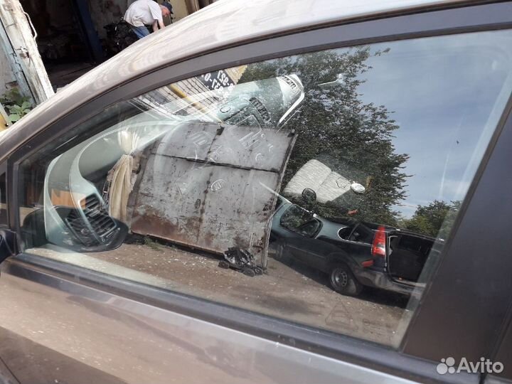 Тойота Авенсис Т250 - стекло на двери оригинальное