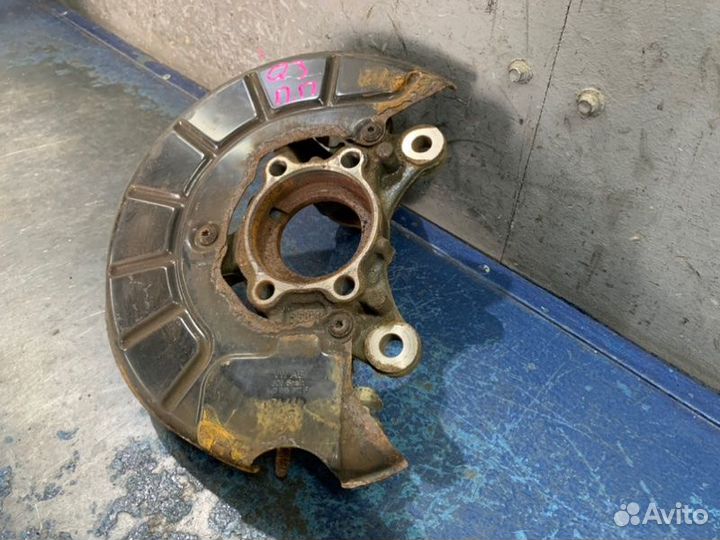 Кулак поворотный правый Audi Q3 8U