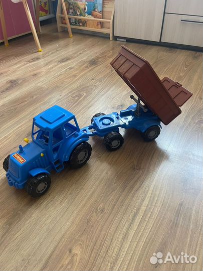 Синий трактор с прицепом Полесье