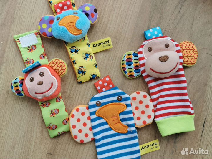 Детские носки-погремушки в комплекте с браслетами