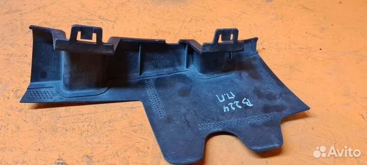 Кронштейн крепления бампера передний правый