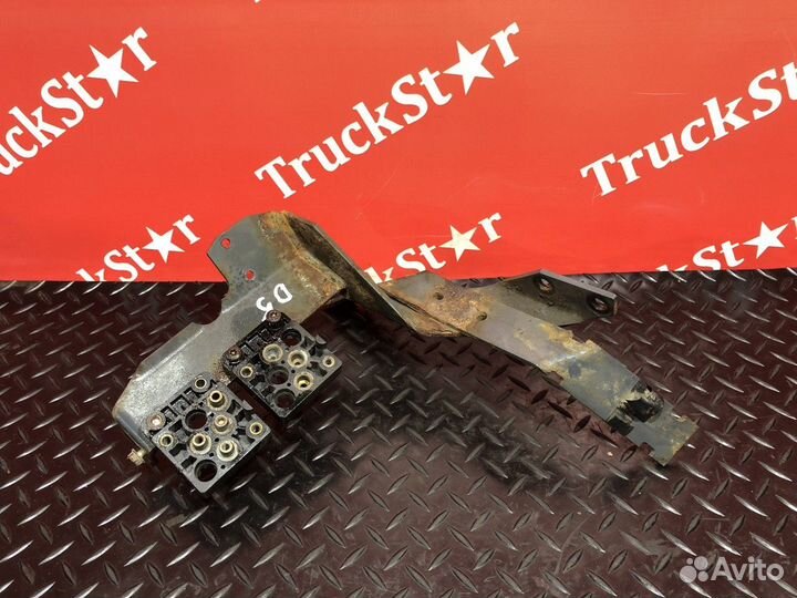 Кронштейн бачка гура Daf XF105