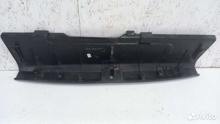 Обшивка замка багажника Renault Fluence 1