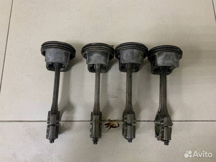 Поршень с шатуном Skoda Octavia A5 1Z- 2004-2013