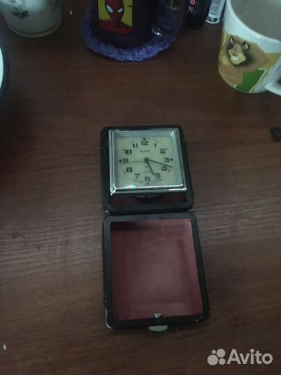 Часы-будильник б/у 