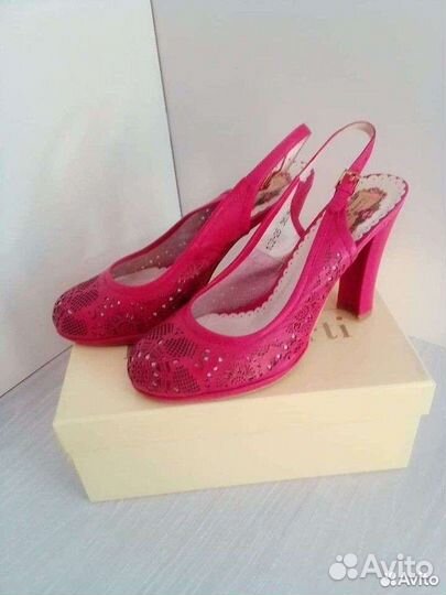 Туфли Laura Berti женские