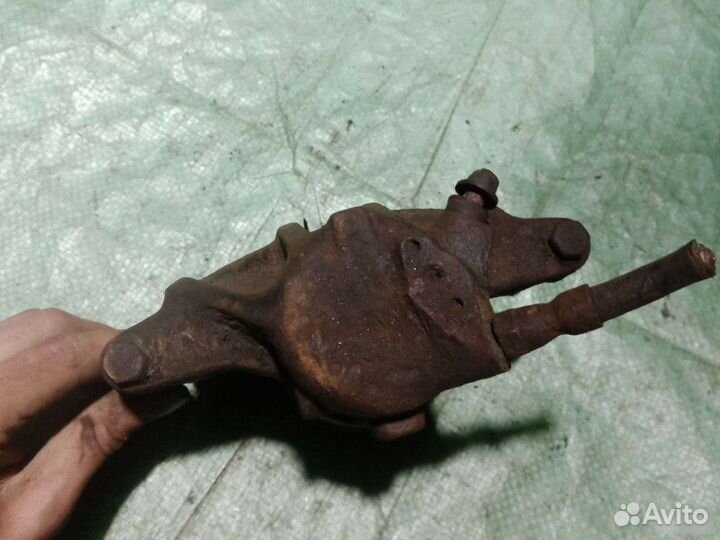 Суппорт передний левый Audi A6 C4