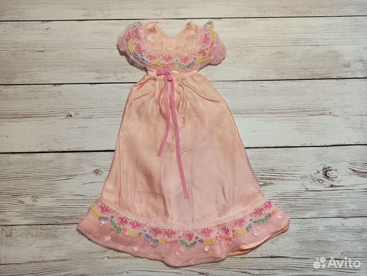 Платье для кукол формата Барби