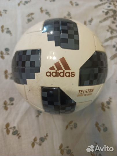 Футбольный мяч adidas telstar fifa 2018