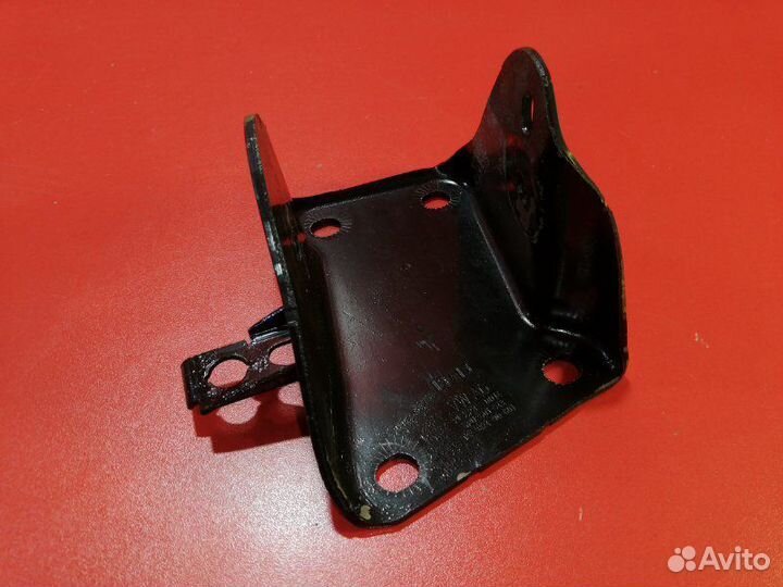 Кронштейн балки задний левый Volkswagen Polo 602