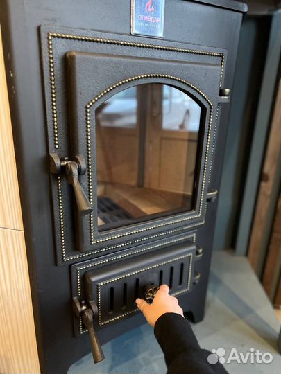 Камин на дровах