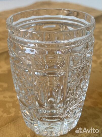 Бокалы хрустальные и рог