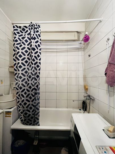 Комната 68 м² в 3-к., 1/3 эт.