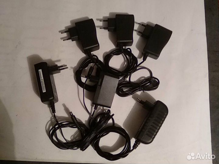 Адаптор, блок питания 12 вольт 1 и 1,5 Ампера