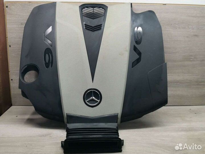 Крышка двигателя Mercedes C W204