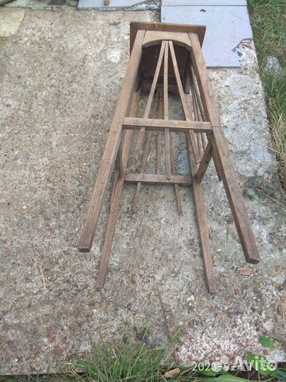 Этажерка, подставка жирдоньерка